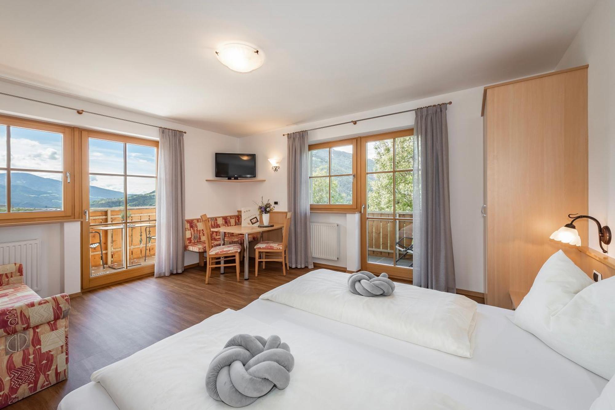 Natz-Schabs Trinnerhof- Hof Chalets Und Obsthof Mit Zimmer מראה חיצוני תמונה